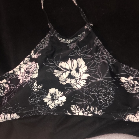 bathing suit top lot - Picture 6 of 9